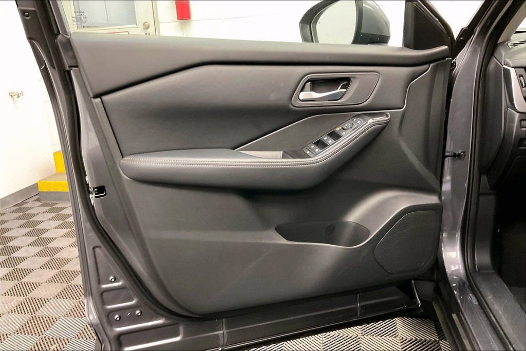 Used 2026 Nissan Rogue SV AWD/4WD image 23