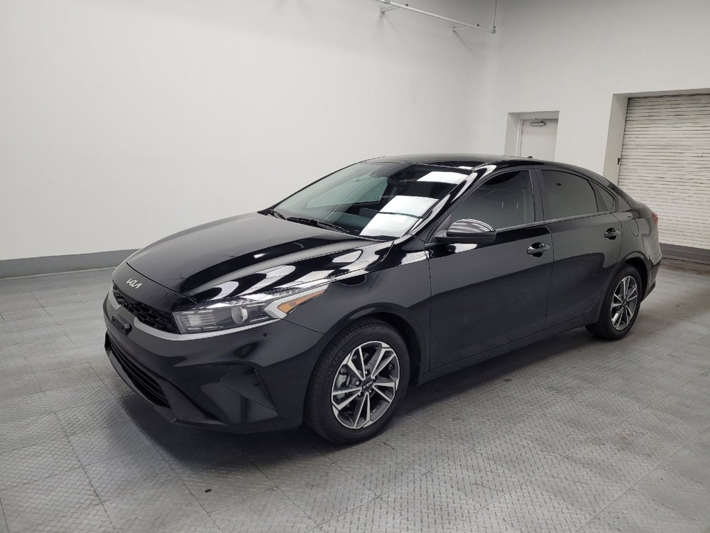 Used 2023 Kia Forte LXS image 2