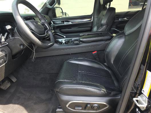 Used 2023 Jeep Wagoneer L 4WD image 8