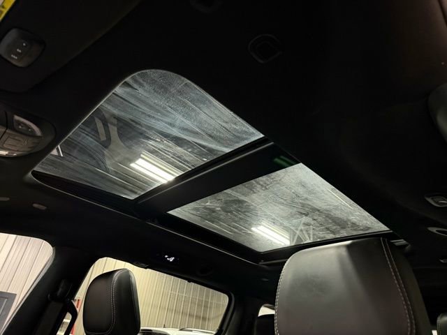 Used 2025 Chrysler Pacifica Limited image 50