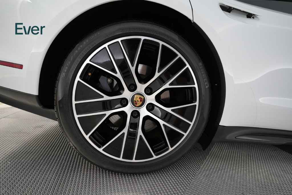 Used 2022 Porsche Taycan RWD image 21