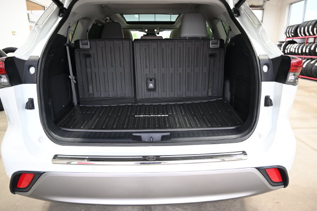 Used 2022 Toyota Highlander Platinum AWD/4WD image 34