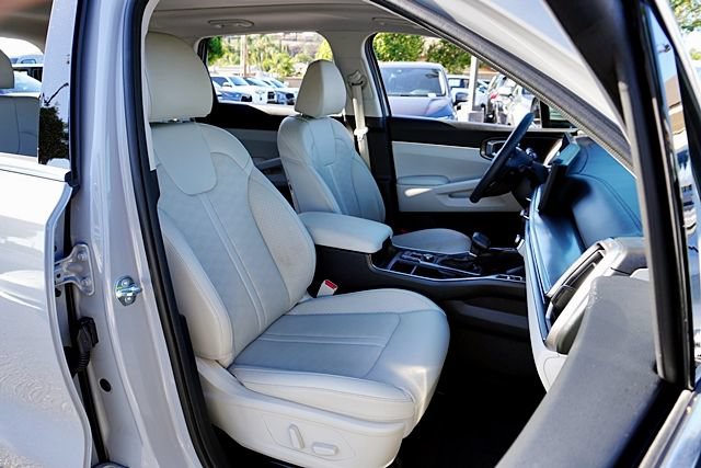 Used 2025 Kia Sorento EX w/ Panoramic Sunroof Package FWD image 12