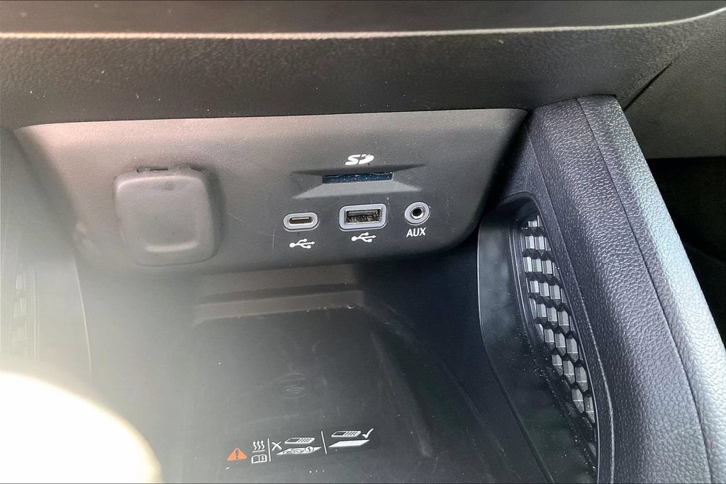 Used 2022 Chevrolet TrailBlazer RS w/ Technology Package FWD image 16