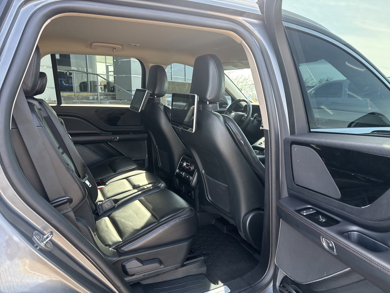 Used 2021 Lincoln Aviator Standard image 31