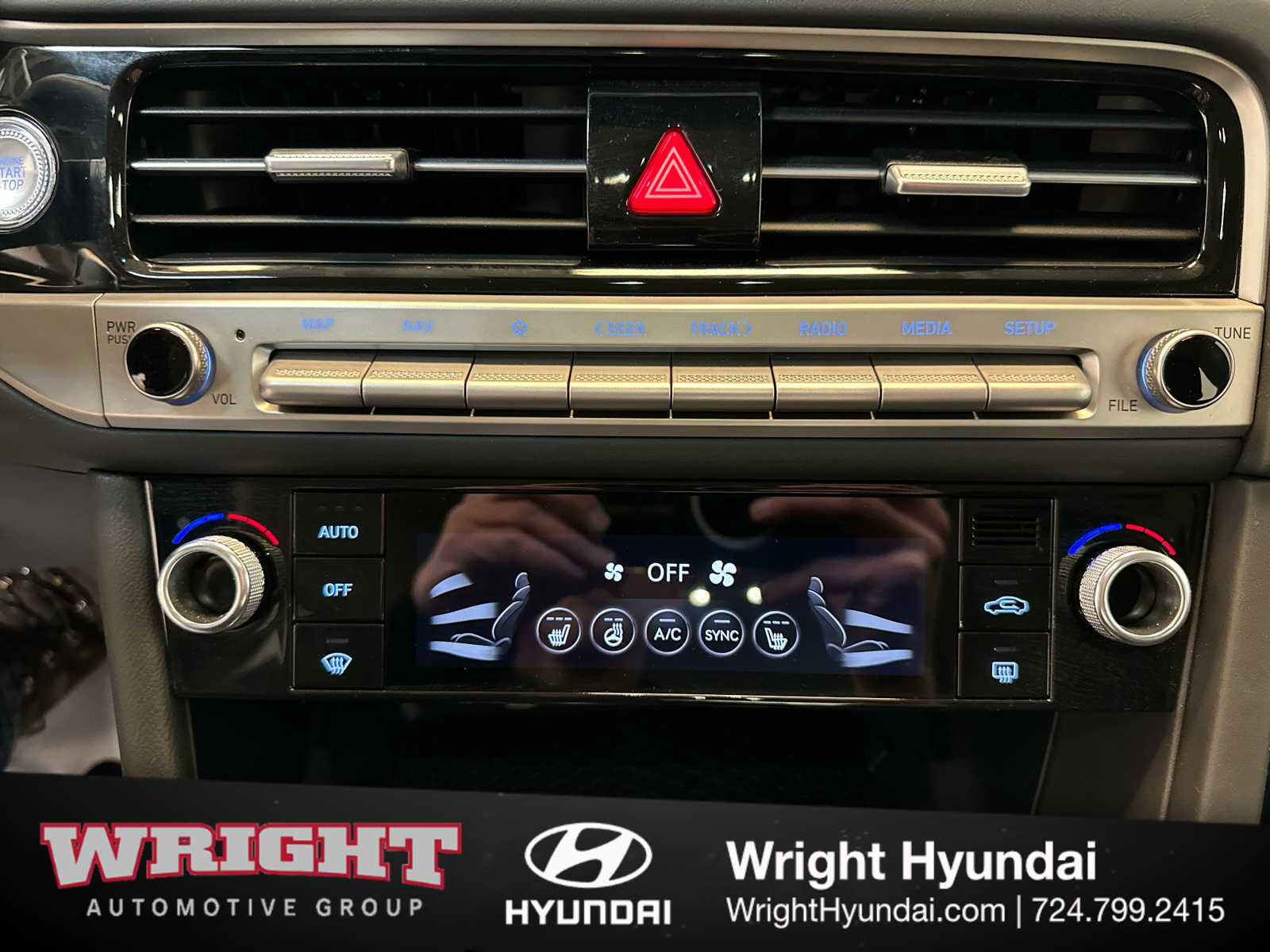 Certified 2025 Genesis G70 2.5T image 28