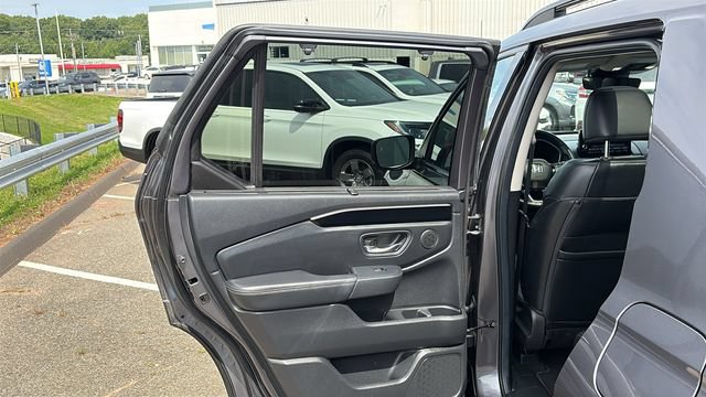 Used 2025 Honda Pilot Touring image 23