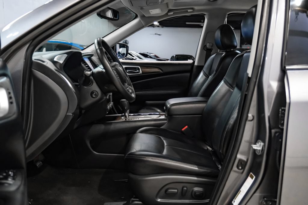 Used 2020 Nissan Pathfinder Platinum FWD image 3