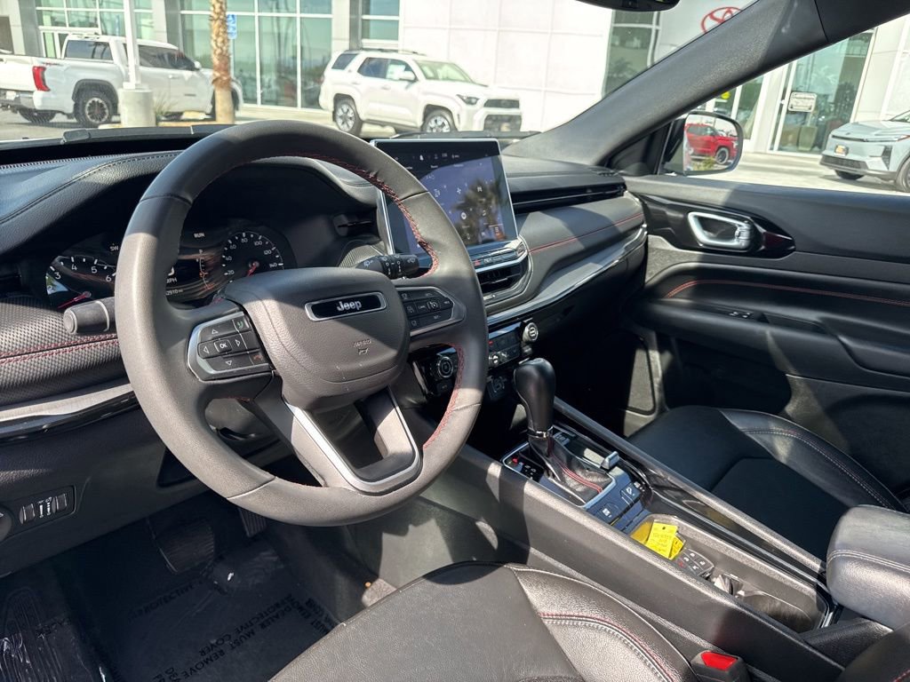 Used 2025 Jeep Compass Trailhawk w/ Trailer Tow Group image 13