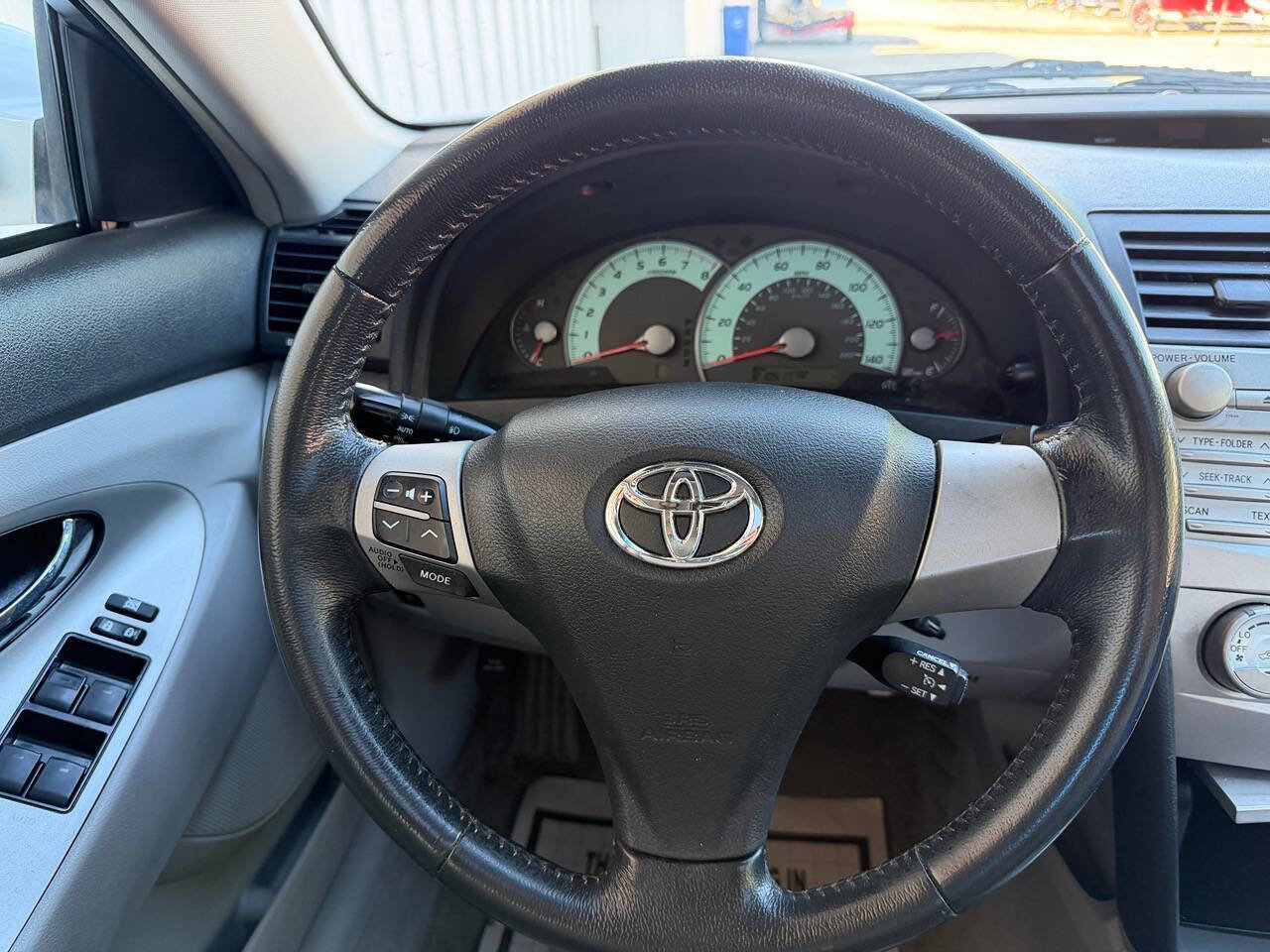 Used 2011 Toyota Camry SE w/ SE Extra-Value Pkg #1 FWD image 14