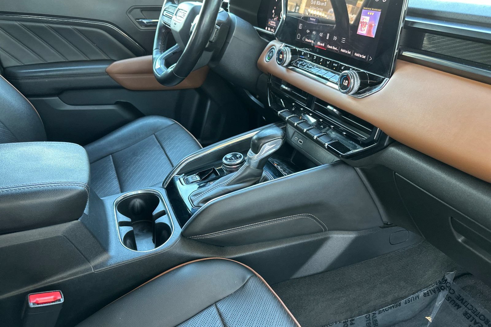 Certified 2023 GMC Canyon AT4 w/ AT4 Premium Package AWD/4WD image 16