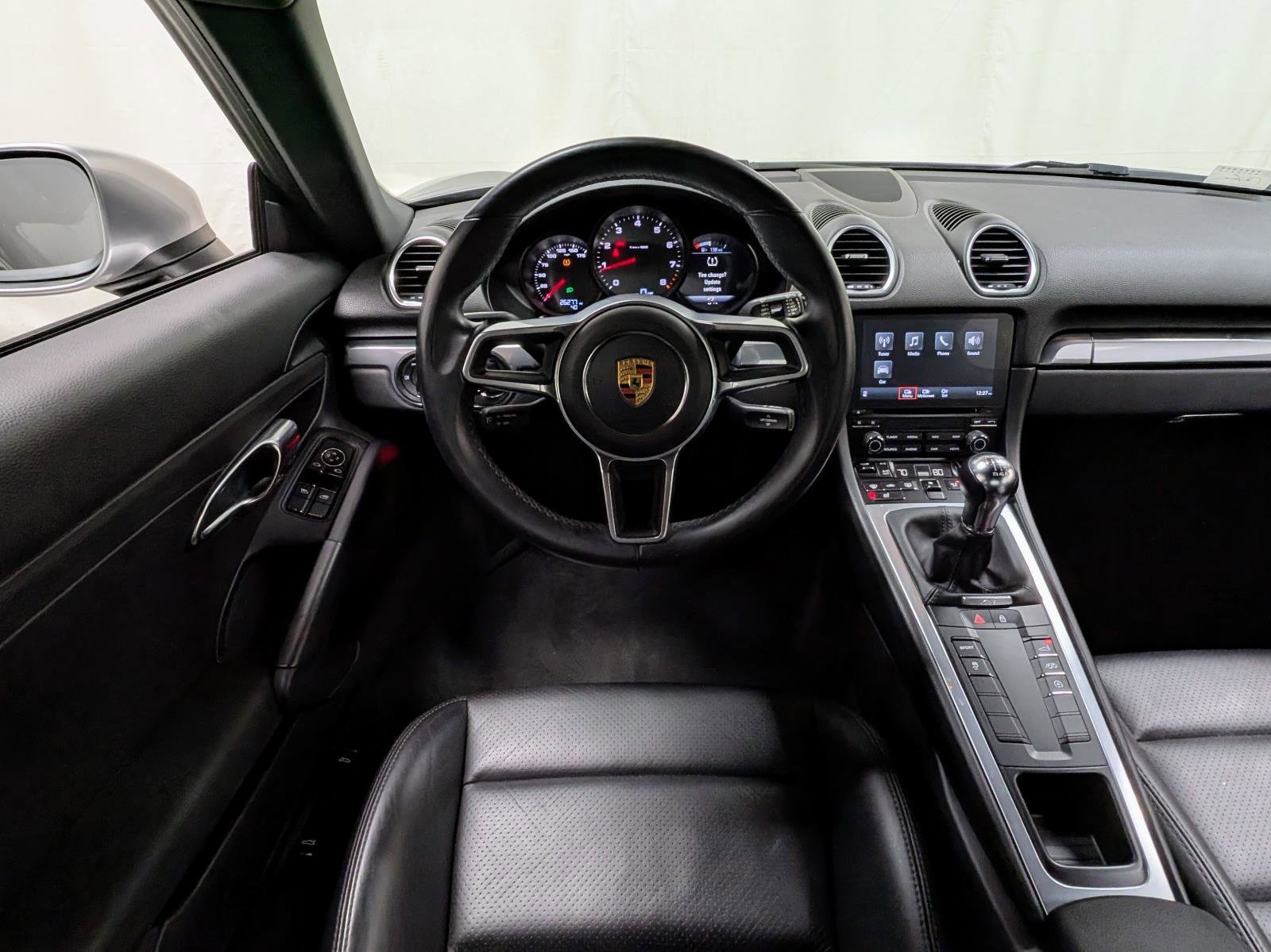 Used 2022 Porsche 718 Cayman image 2