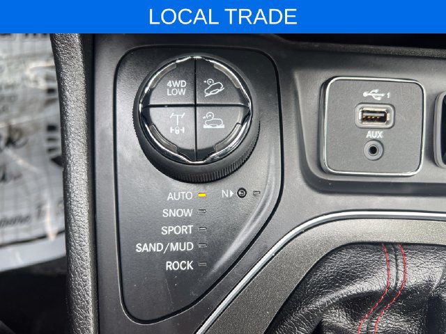 Used 2021 Jeep Cherokee Trailhawk AWD/4WD image 24