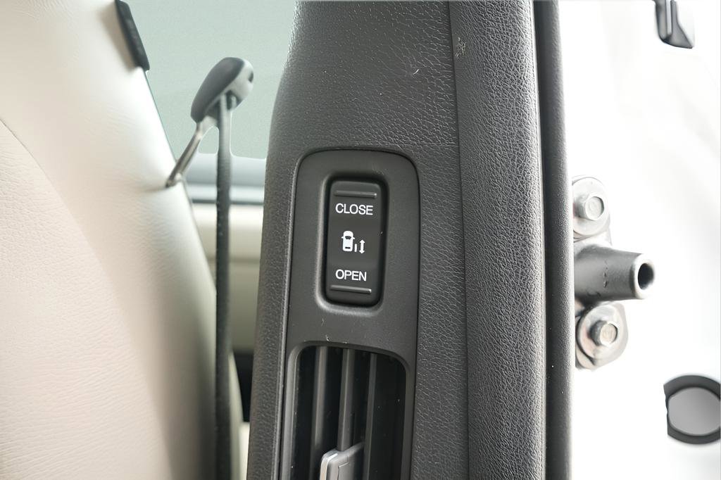 Used 2023 Honda Odyssey Elite image 18