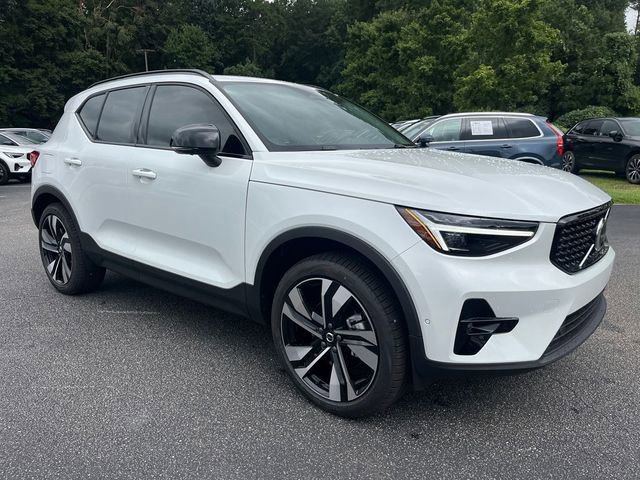 New 2025 Volvo XC40 B5 Plus w/ Protection Package Premier AWD/4WD image 10