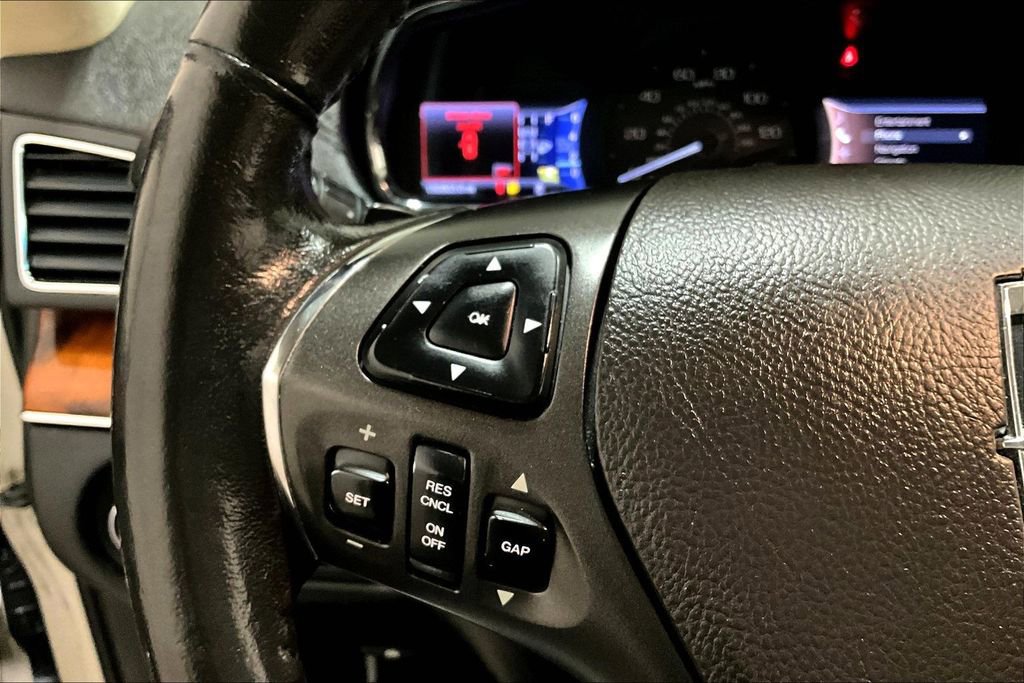 Used 2013 Lincoln MKT AWD image 10