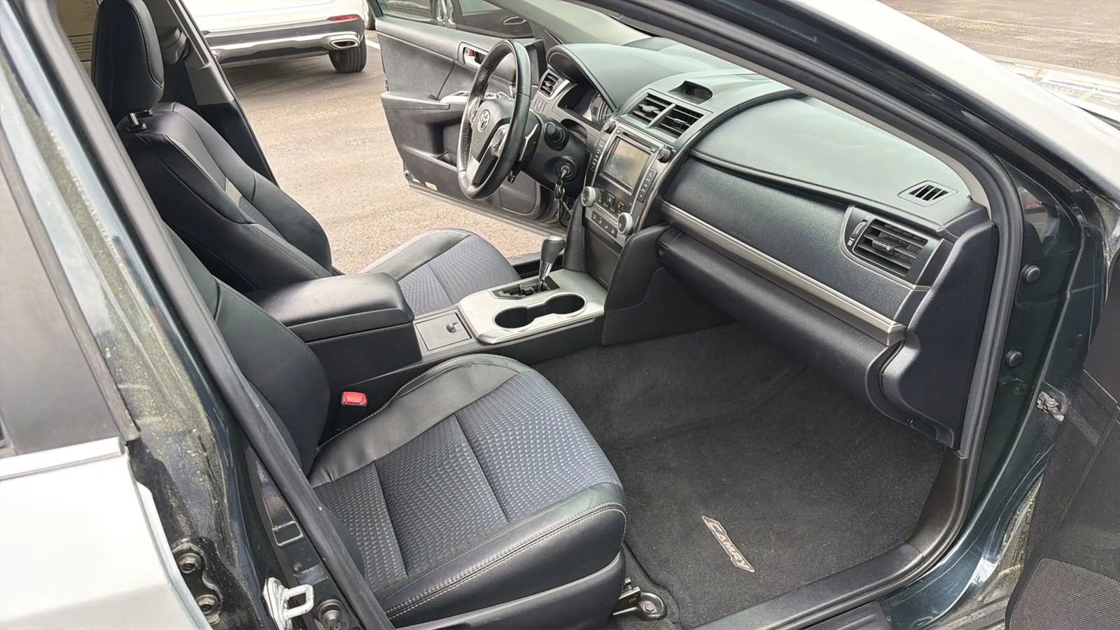 Used 2012 Toyota Camry SE FWD image 10