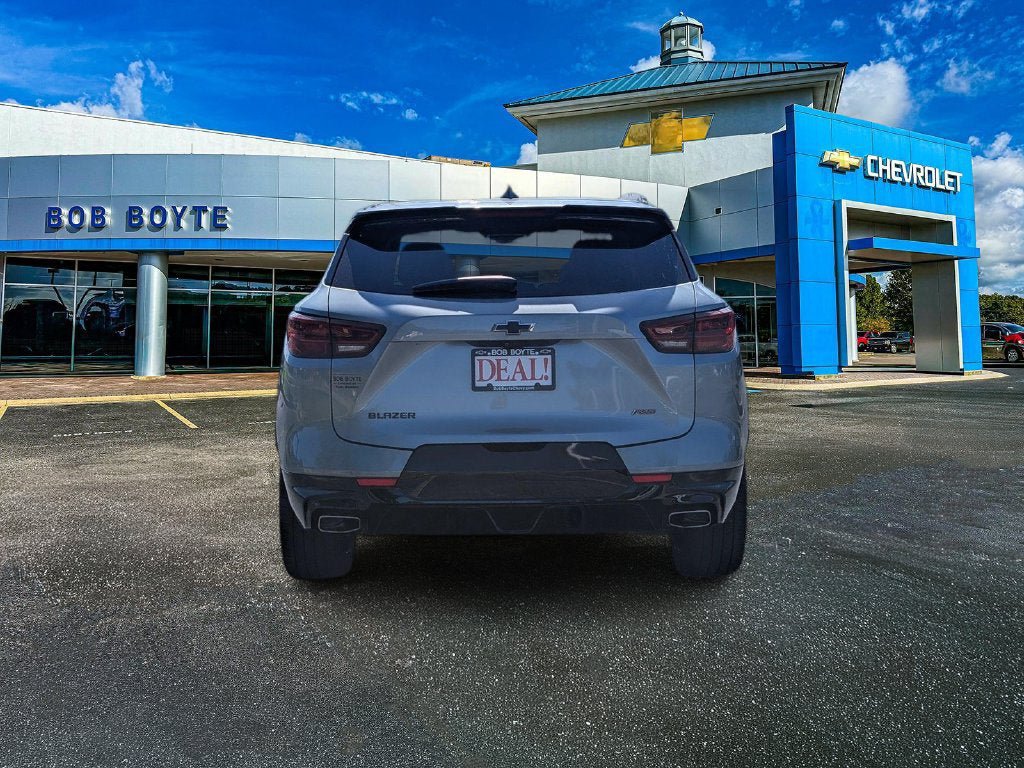Certified 2023 Chevrolet Blazer RS w/ Driver Confidence II Package FWD image 4