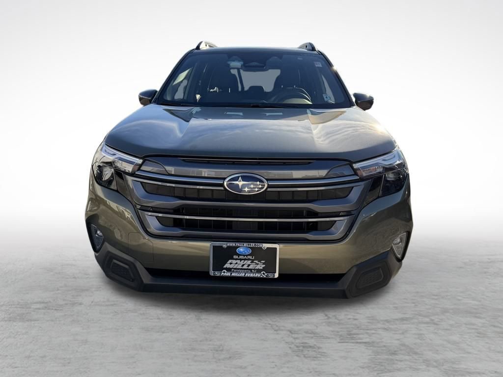 Used 2025 Subaru Forester Premium image 2