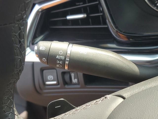 Certified 2025 Cadillac XT6 Luxury FWD image 18