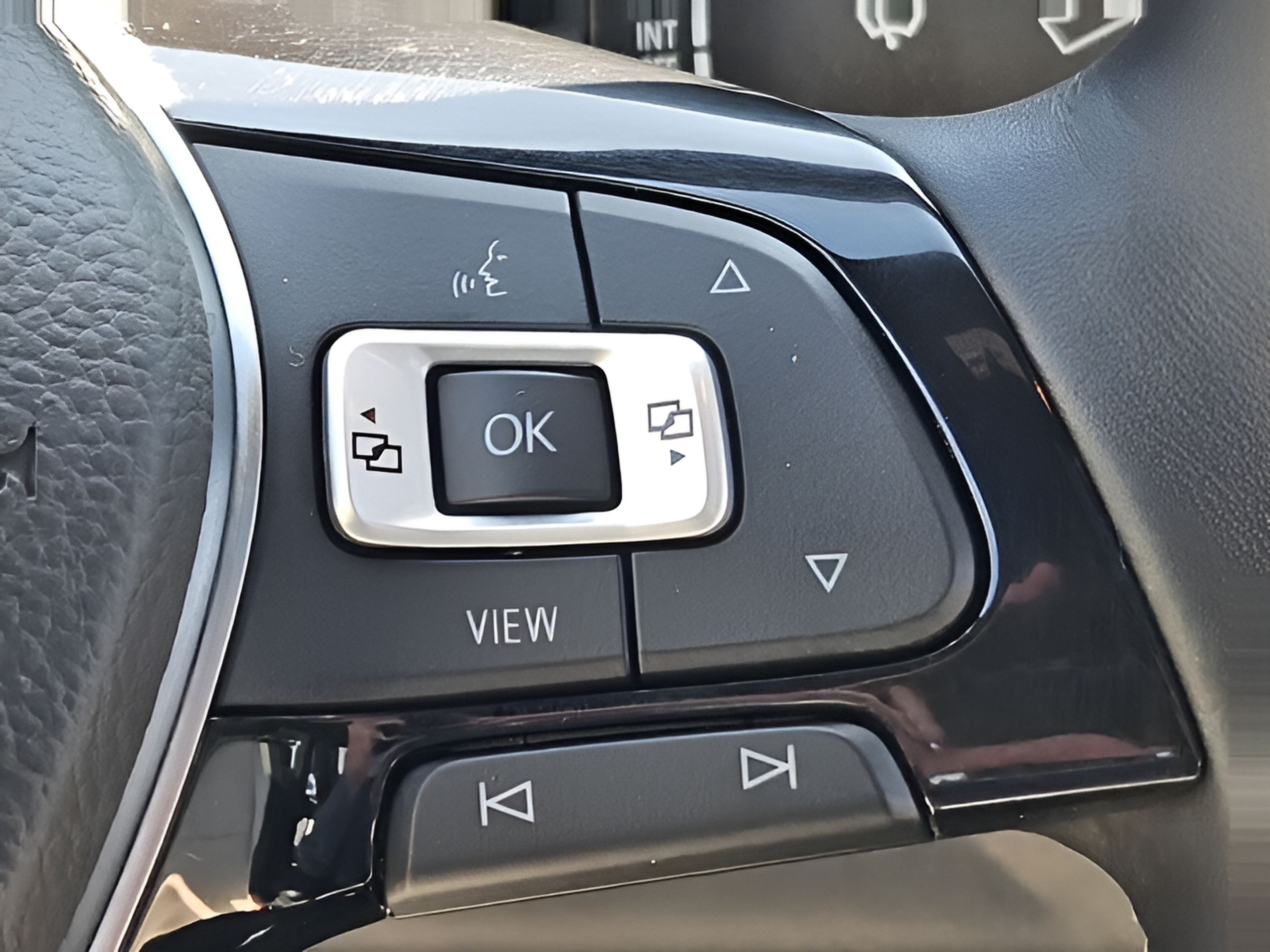 Used 2020 Volkswagen Jetta R-Line w/ R-Line Cold Weather Package FWD image 23