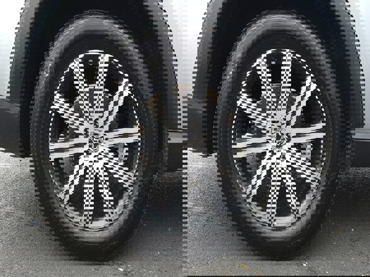 Used 2024 Mercedes-Benz GLE 350 4MATIC SUV image 69