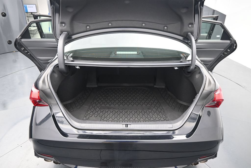 Used 2021 Toyota Avalon XSE FWD image 15