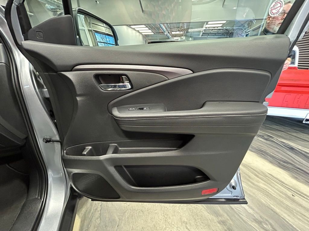 Used 2025 Honda Ridgeline RTL image 37