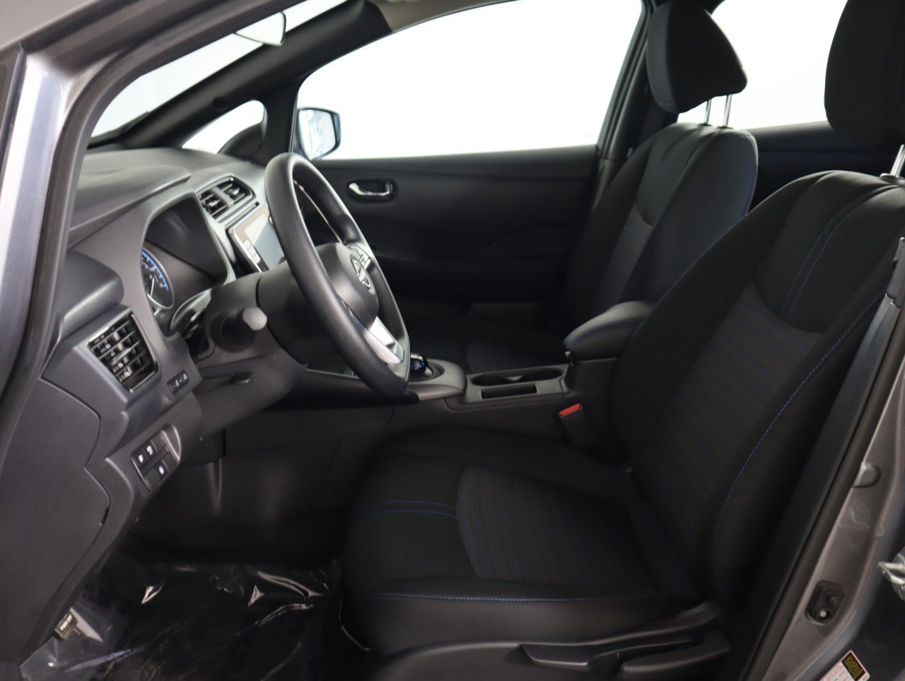 Used 2025 Nissan Leaf S image 12