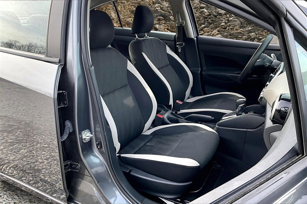 Used 2021 Nissan Versa SV image 7