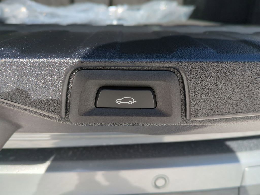 New 2026 BMW X5 M60i w/ Climate Comfort Package image 25