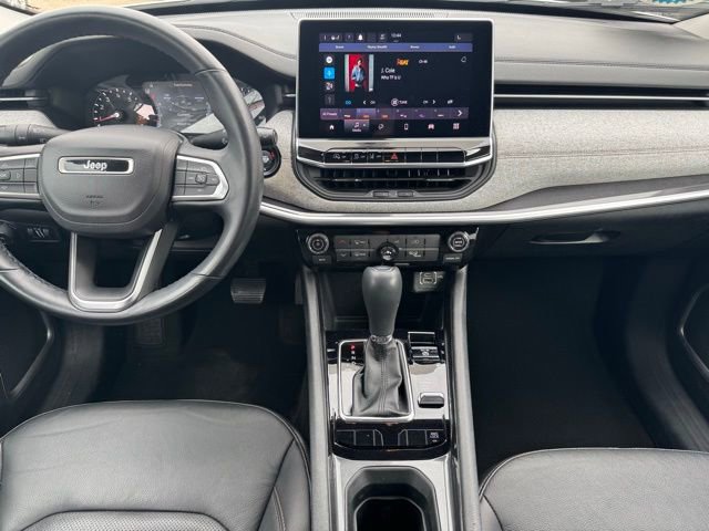 Used 2022 Jeep Compass Latitude image 2