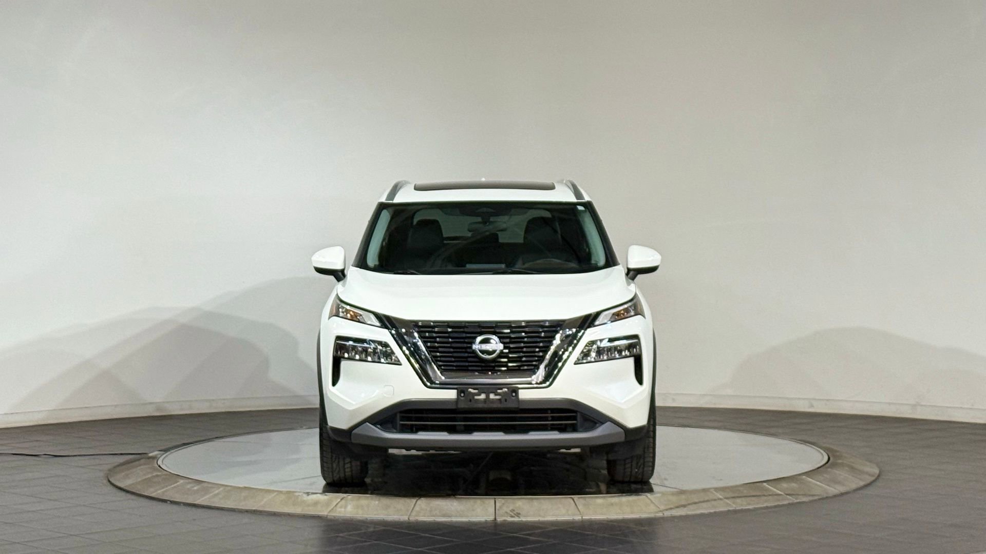 Used 2023 Nissan Rogue SV w/ SV Premium B Package image 3