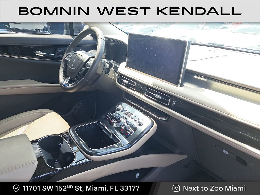 Used 2023 Lincoln Nautilus AWD w/ Premium Package image 16