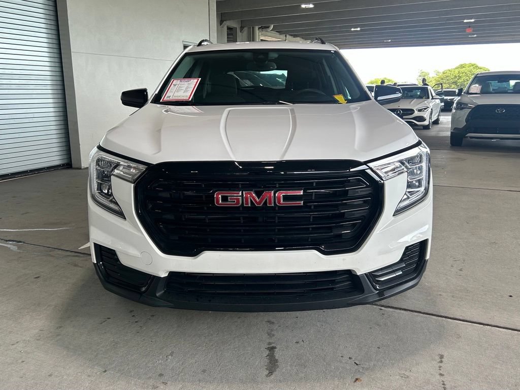 Used 2023 GMC Terrain SLE w/ Driver Convenience Package FWD image 8