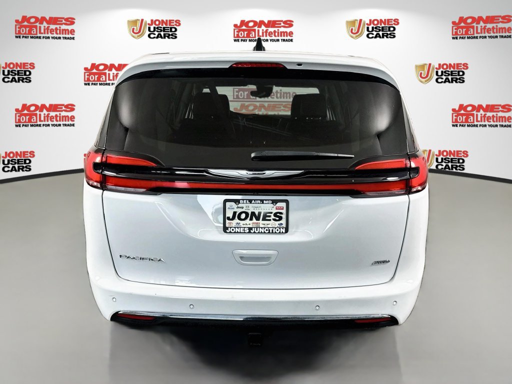 Used 2024 Chrysler Pacifica Touring-L AWD/4WD image 14