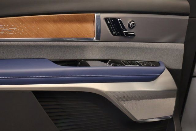 New 2026 Cadillac Vistiq Premium Luxury image 7