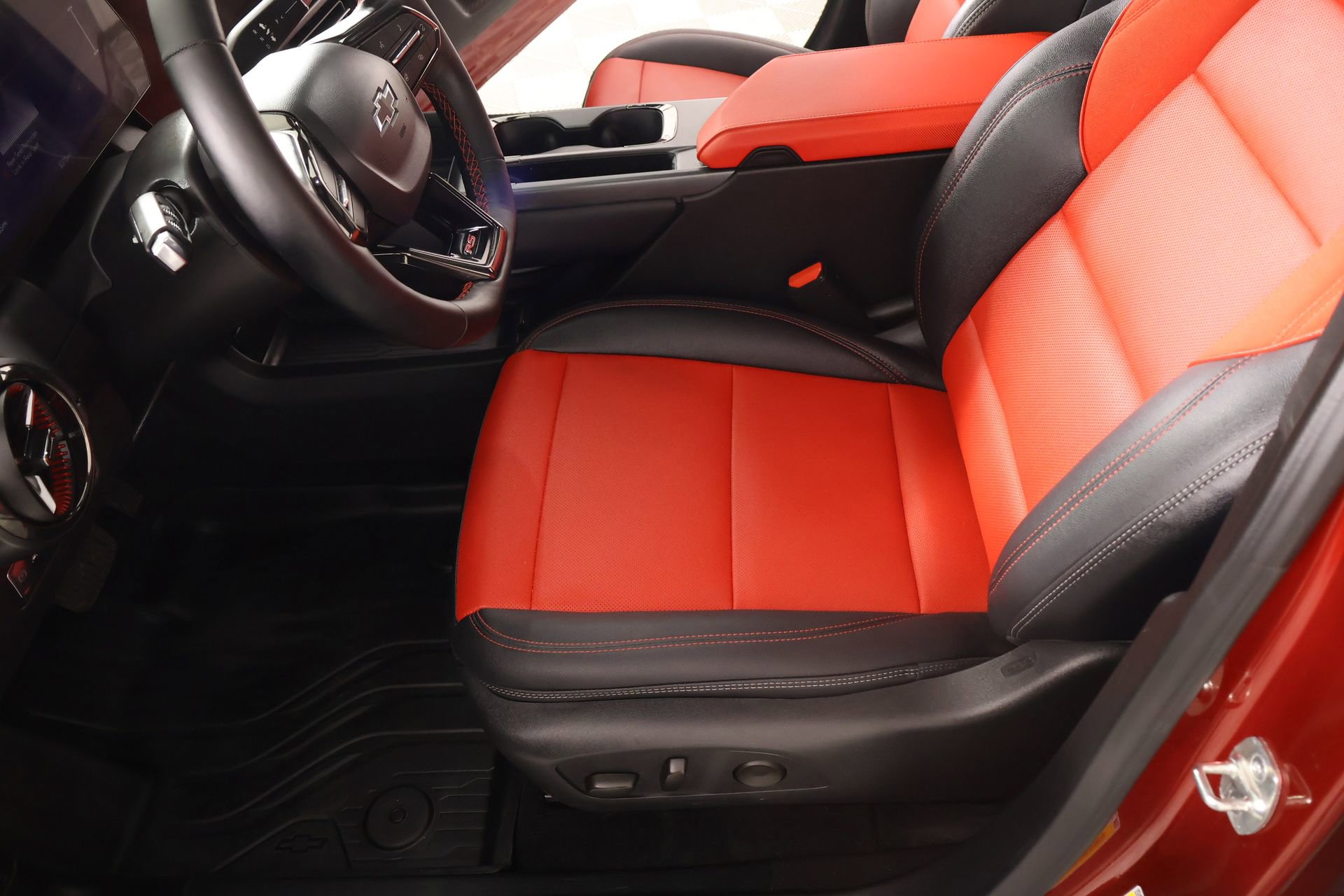 Used 2025 Chevrolet Equinox EV RS image 11