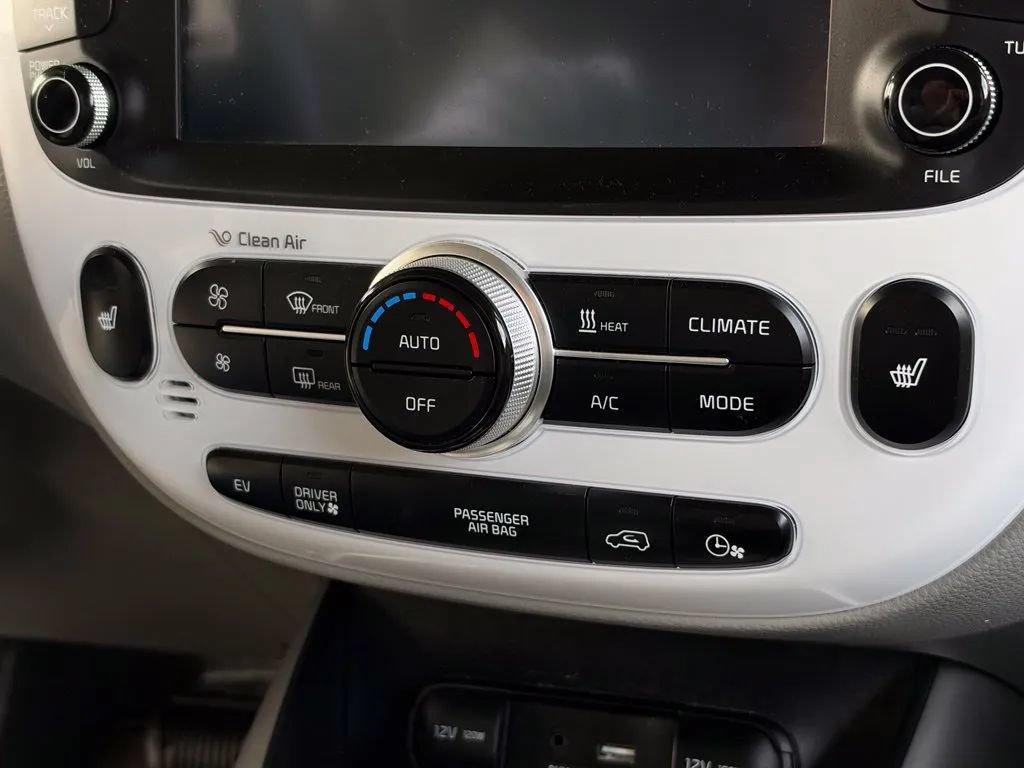 Used 2016 Kia Soul EV FWD image 33