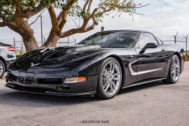 Used 2001 Chevrolet Corvette Coupe w/ Preferred Equipment Group1 image 24