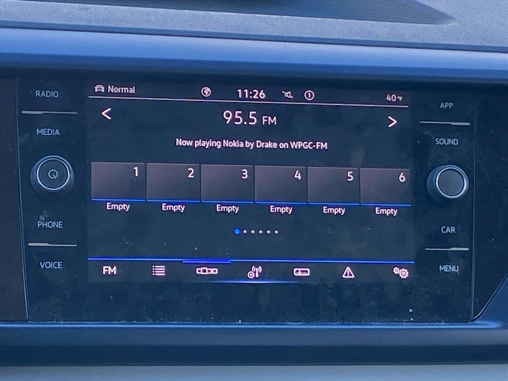 Used 2022 Volkswagen Taos SE w/ Panoramic Sunroof Package image 7