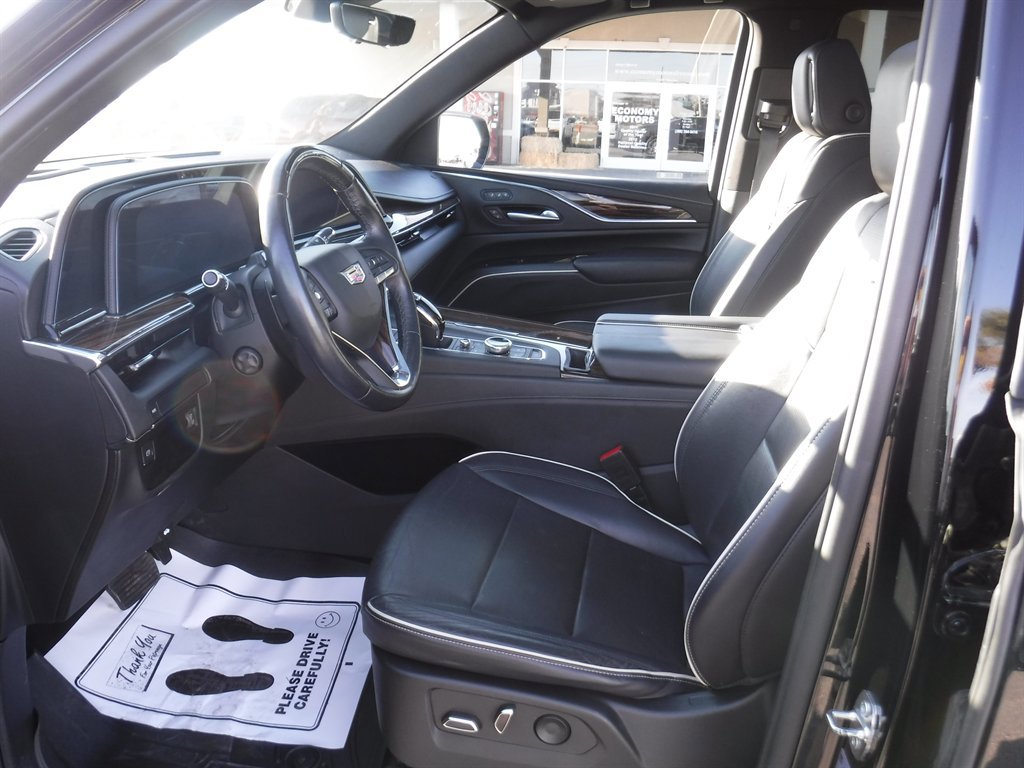 Used 2023 Cadillac Escalade Premium Luxury image 16