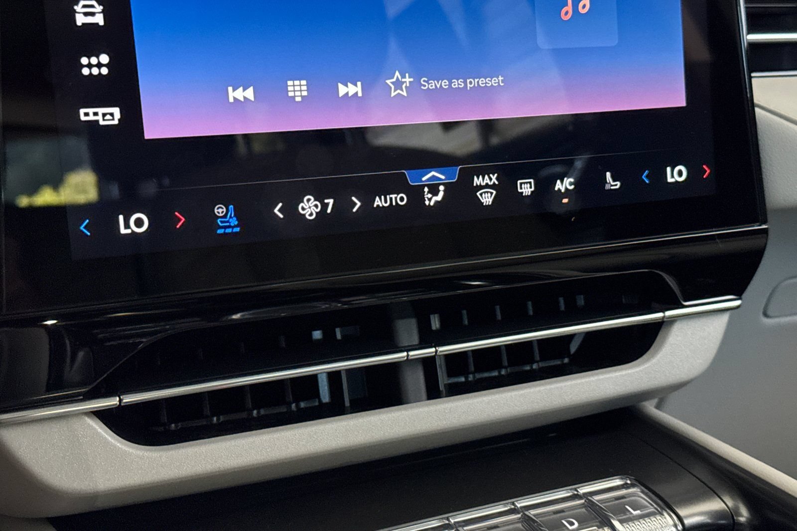 New 2026 Lincoln Nautilus Reserve AWD/4WD image 17