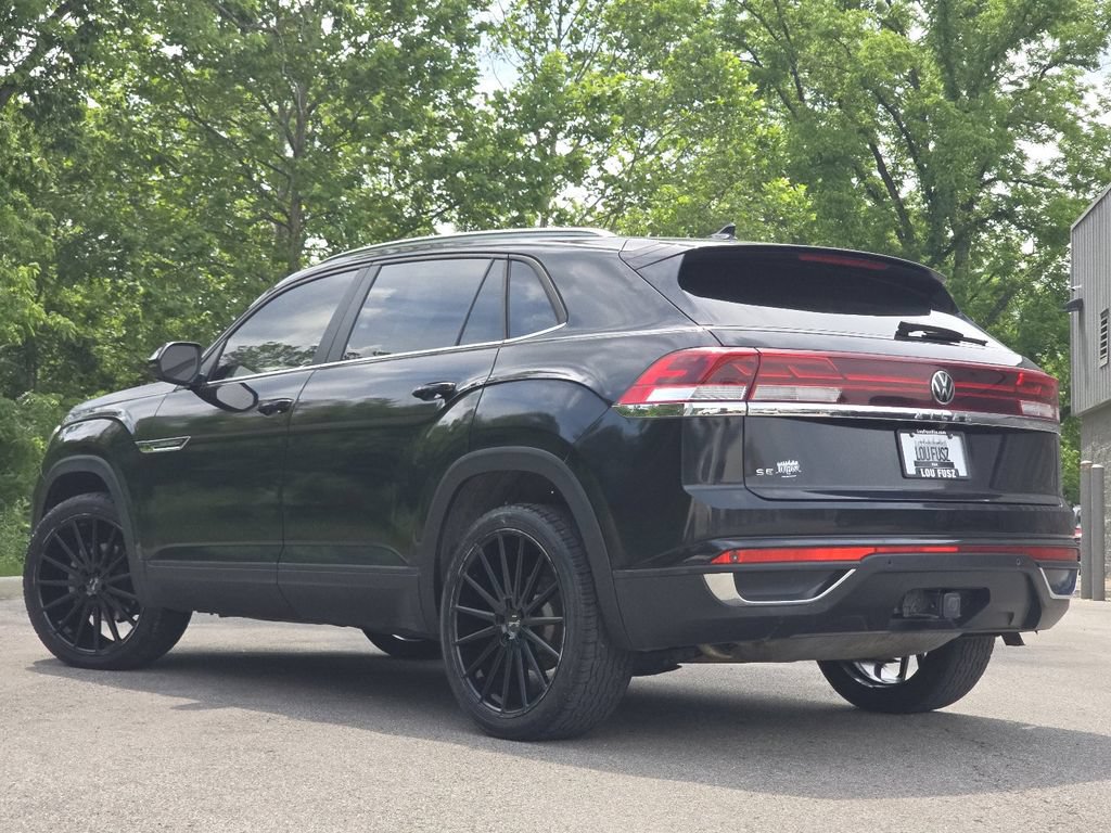 Used 2024 Volkswagen Atlas Cross Sport SE FWD image 12
