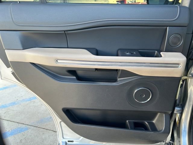 Used 2024 Ford Expedition Limited image 18
