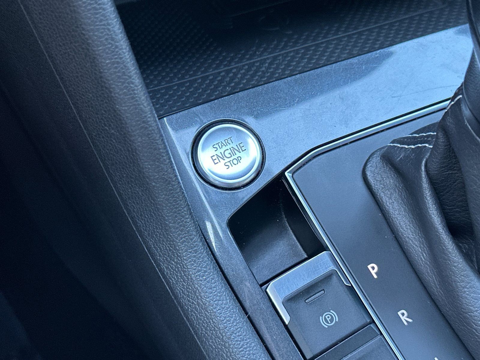 Used 2021 Volkswagen Tiguan SE R-Line image 25