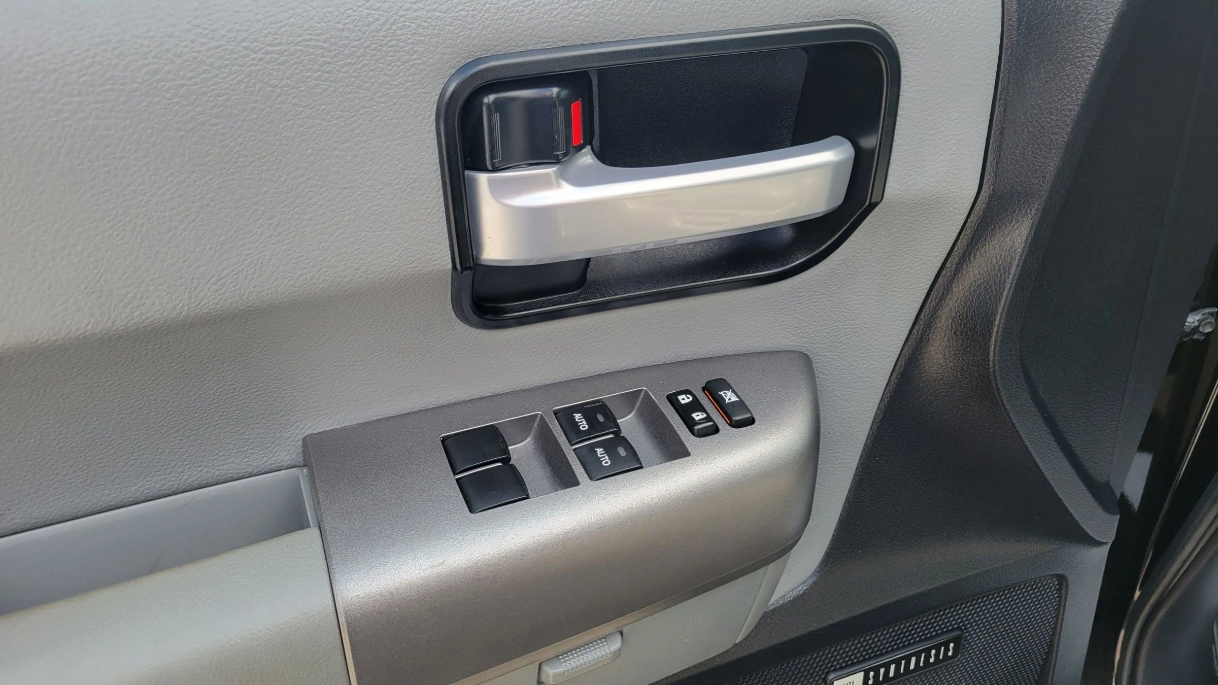 Used 2015 Toyota Sequoia Limited image 26