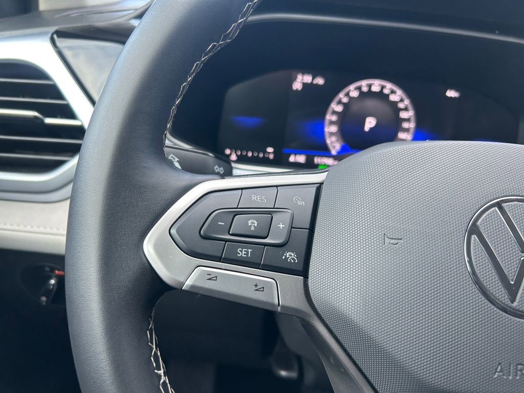 Used 2025 Volkswagen Taos SE AWD/4WD image 17