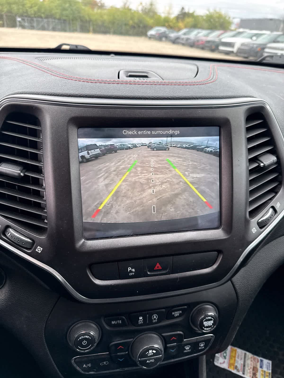 Used 2019 Jeep Cherokee Trailhawk w/ Cold Weather Group AWD/4WD image 19