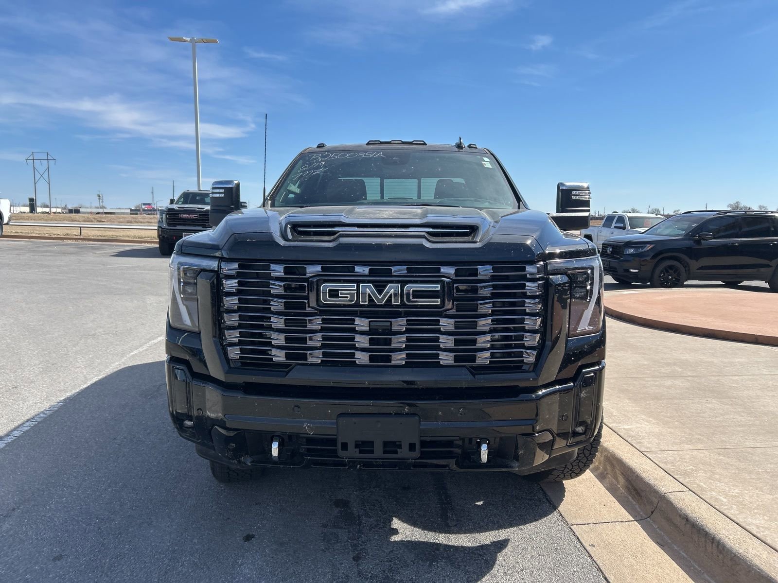 Used 2025 GMC Sierra 2500 Denali Ultimate image 2